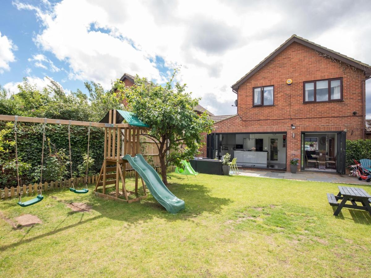 Pass The Keys Spacious 3 Bed By River Thames Old Windsor Villa Esterno foto